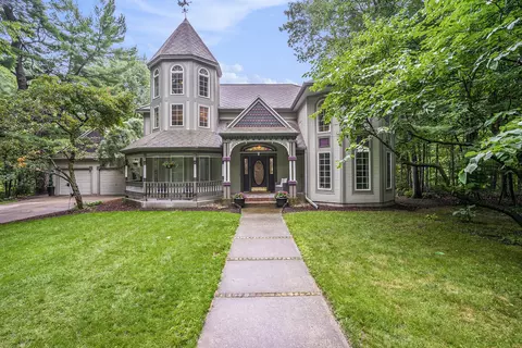 15410 Wisteria Ln, Spring Lake, MI 49456