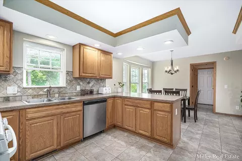 2828 Eckert Rd, Freeport, MI 49325 photo 6