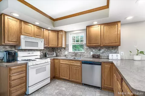 2828 Eckert Rd, Freeport, MI 49325 photo 5