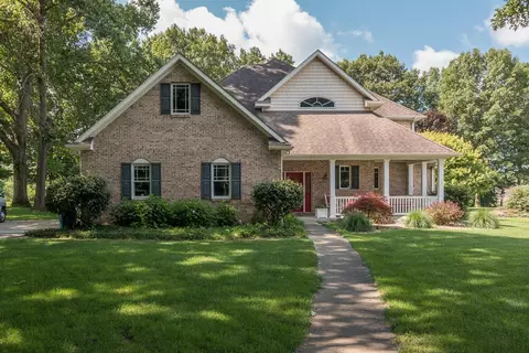 29165 Heritage Ln, Paw Paw, MI 49079