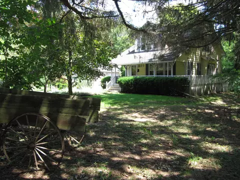 7024 Douglas Ave, Kalamazoo, MI 49009