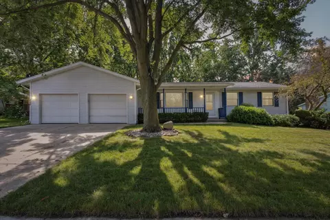 492 Harrison St, Coopersville, MI 49404