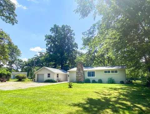 24801 Peavine St, Cassopolis, MI 49031