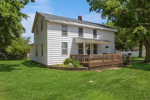17 S Wendell Ave, Hartford, MI 49057