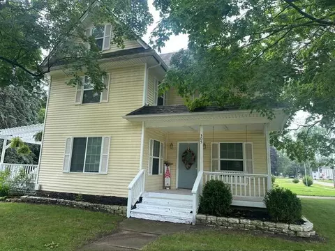 305 E Main St, Stockbridge, MI 49285