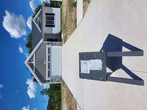 307 N Tannenbaum Trail Trl, Cedar Springs, MI 49319
