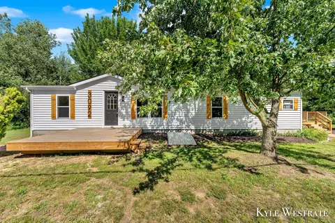 3092 S Sullivan Rd, Ravenna, MI 49451