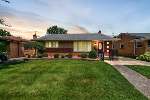 30638 Rush St, Garden City, MI 48135