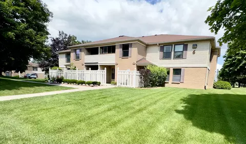 19603 Northridge Dr #52, Northville, MI 48167