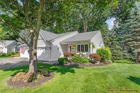 314 Winter Oaks Dr W, Holland, MI 49424