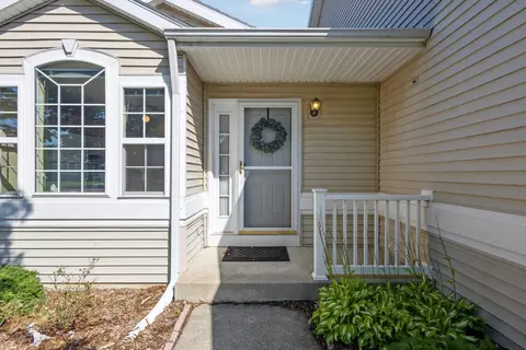 1823 Quail Cove Dr, Kalamazoo, MI 49009