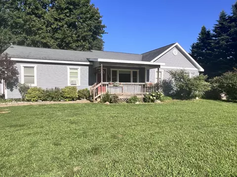 1117 26th St, Allegan, MI 49010