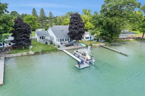 395 Lighthouse Ln, Horton, MI 49246