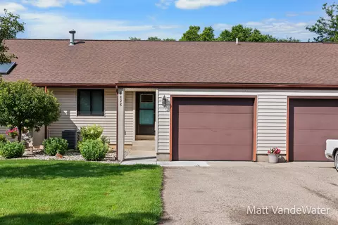 4828 Greenmoor Ct #76, Hudsonville, MI 49426
