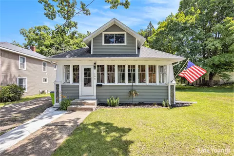 108 S Cross St, Greenville, MI 48838