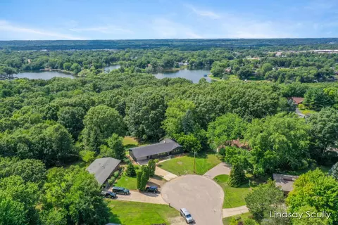 2601 Scenicview Dr NE, Grand Rapids, MI 49525