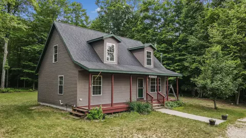 11711 Cinder Rd, Beulah, MI 49617