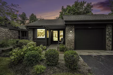 1407 Suncrest Dr NE, Grand Rapids, MI 49525
