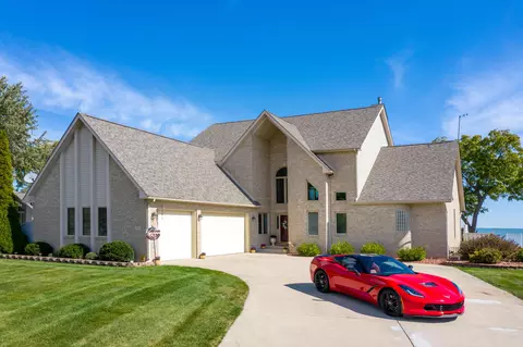 6394 Sterling Dr, Newport, MI 48166
