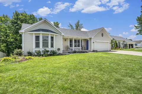 3046 Summercrest Ct, Hudsonville, MI 49426