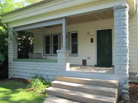 123 W Roe St, Buchanan, MI 49107 photo 2