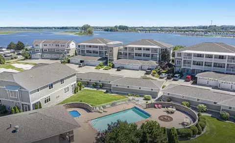 930 W Savidge St #9, Spring Lake, MI 49456