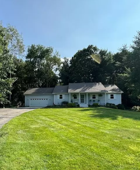 8075 Courtland Dr NE, Rockford, MI 49341