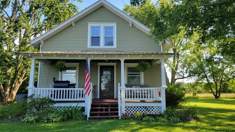 45423 County Road 374, Paw Paw, MI 49079