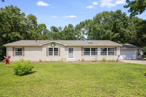 29336 Woodlyn Dr, Lawton, MI 49065