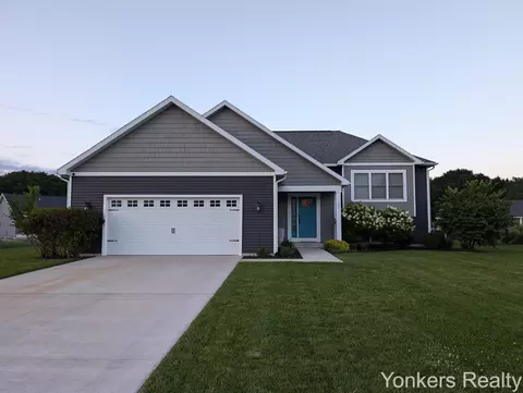 1061 S Stoneridge Dr, Plainwell, MI 49080