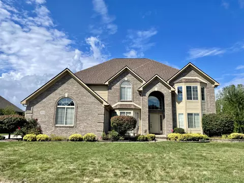 27038 Debiasi Dr, Brownstown, MI 48174