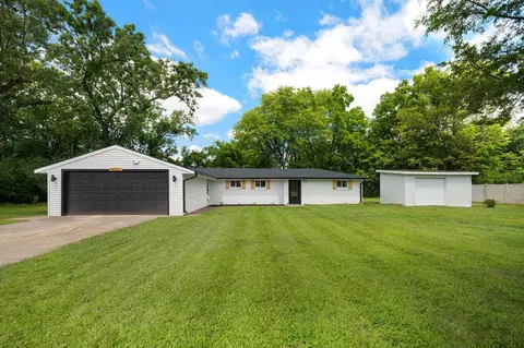 4351 E River Rd, Buchanan, MI 49107