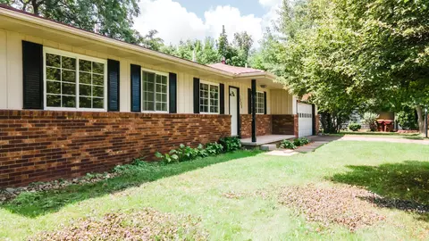 1225 S Geneva Dr, Dewitt, MI 48820 photo 3