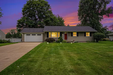 7689 N 30th St, Richland, MI 49083