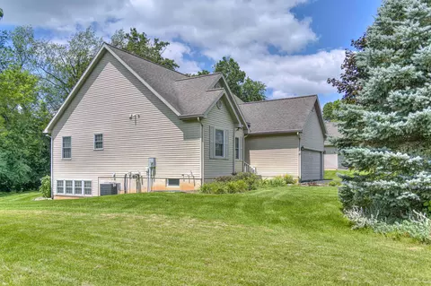 3504 Wakefield Ct, Spring Arbor, MI 49283 photo 2