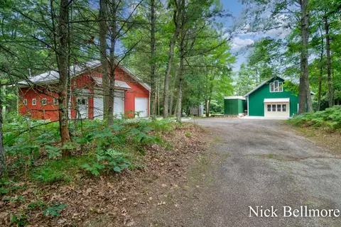 1686 Silver Creek Rd, Whitehall, MI 49461