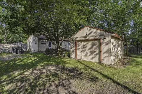 133 S Clinton St, New Buffalo, MI 49117
