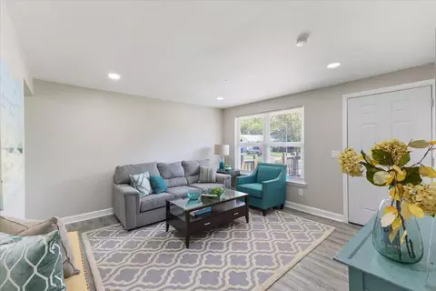 2148 Champagne Dr, Ann Arbor, MI 48108