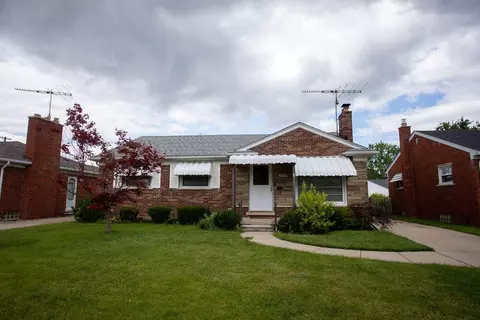 21731 Chalon St, Saint Clair Shores, MI 48080