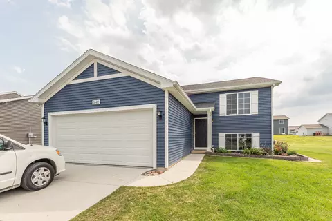3042 Ivy Wood Cir, Howell, MI 48855