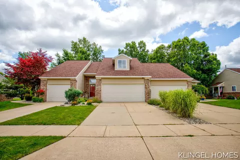 324 E North St, Hastings, MI 49058