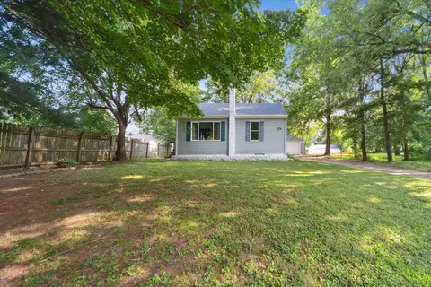 606 E Bellevue St, Leslie, MI 49251