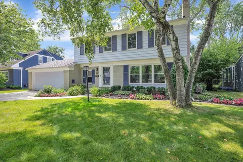 1035 Wakefield St, Birmingham, MI 48009