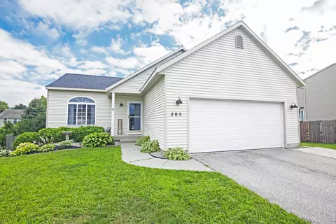 205 Pine Meadow Dr, Belding, MI 48809