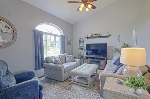 205 Pine Meadow Dr, Belding, MI 48809 photo 3