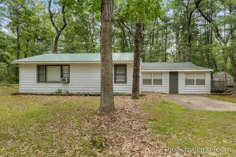8226 Buttercup, Baldwin, MI 49304