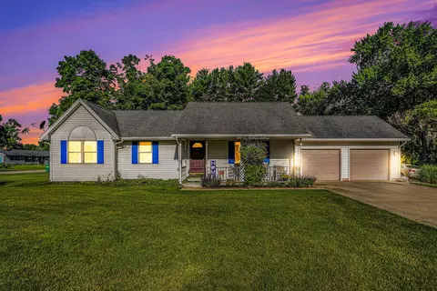 56940 Tamarac Ln, Three Rivers, MI 49093