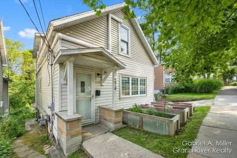 451 Cedar St NE, Grand Rapids, MI 49503
