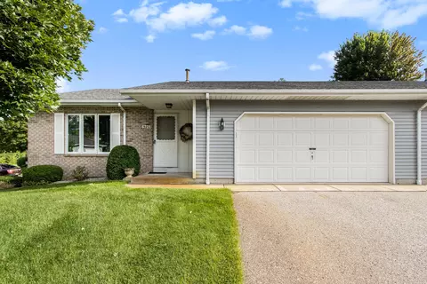 6721 Leisure Way Dr SE, Caledonia, MI 49316
