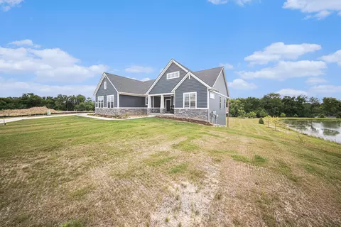 671 W Burton Ct, Saline, MI 48176